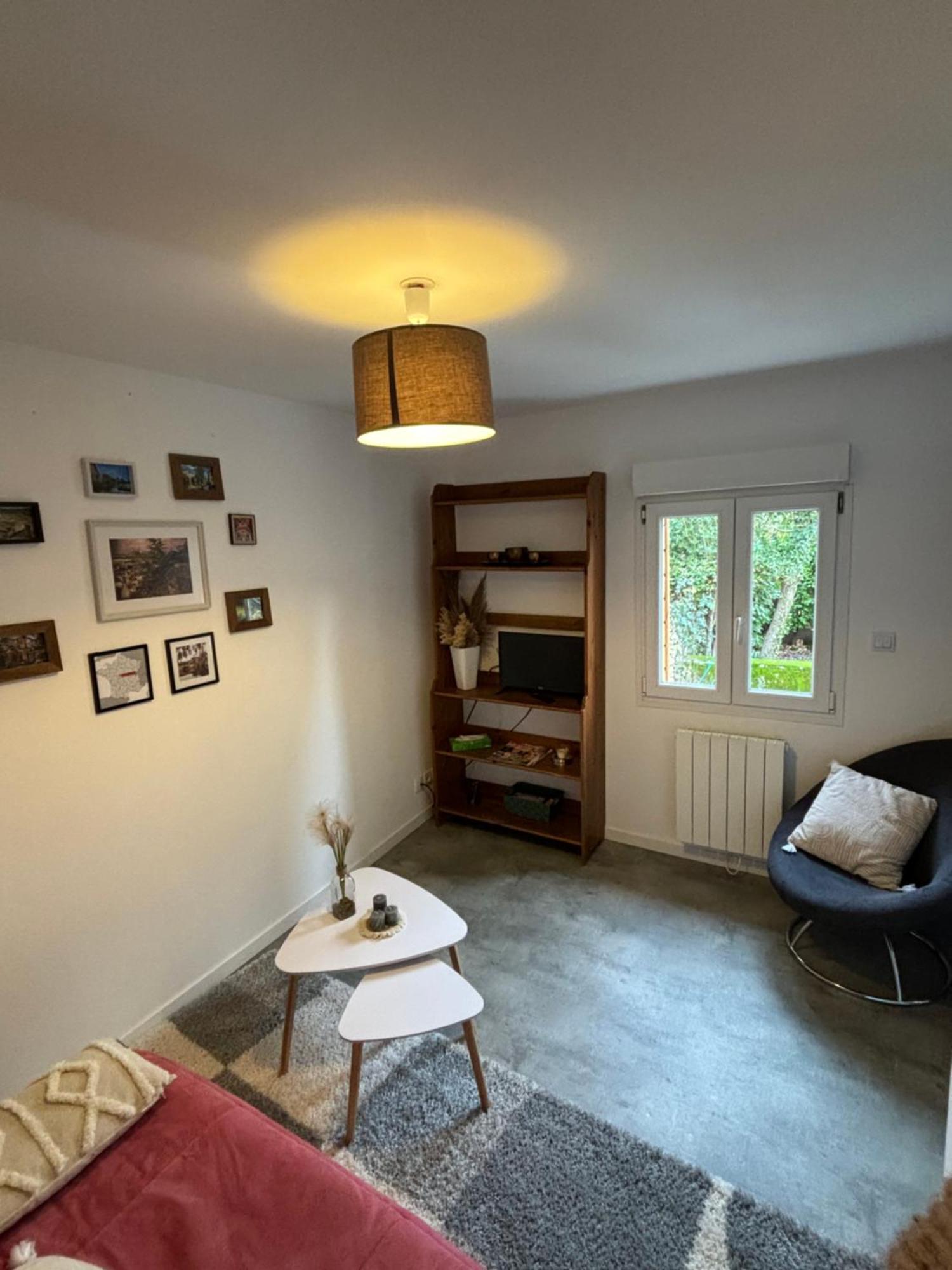 Charmant Studio Argenton Sur Creuse Exterior photo